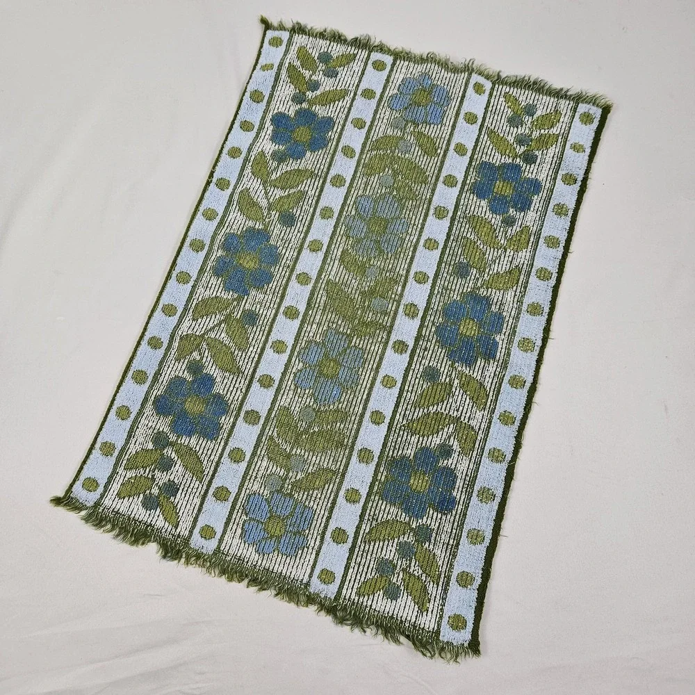 Cannon Royal Daisy Hand Towel Sculpted 1970 Blue/Green Vintage MCM Retro